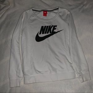 Nike Sweaters - Nike crew neck sweatshirt Nike Sweaters - Nike crew neck sweatshirt